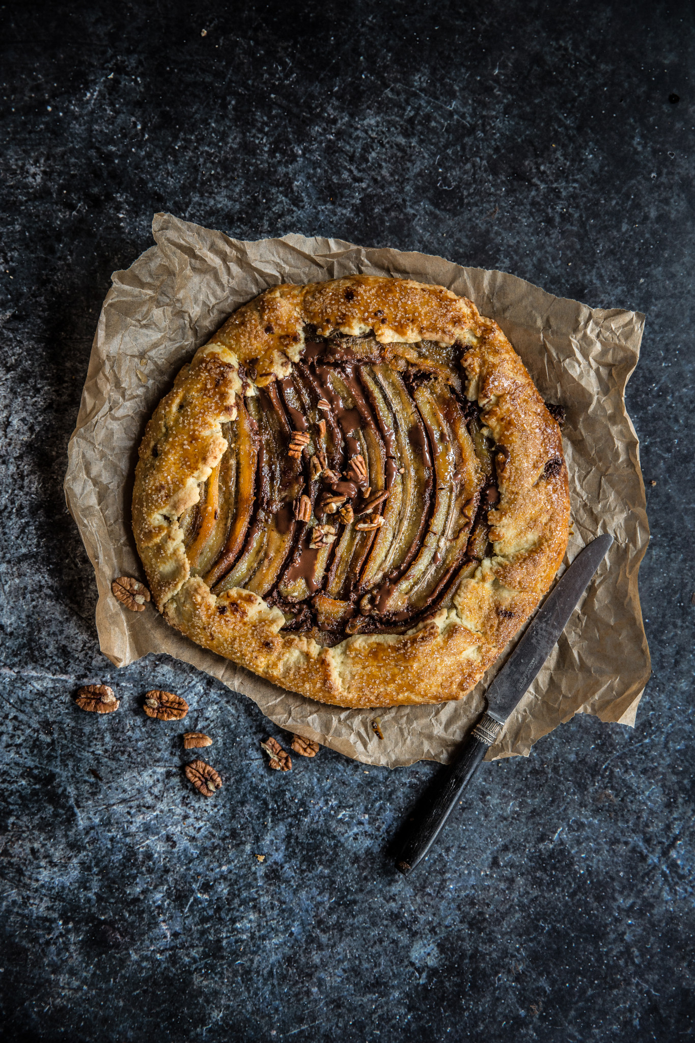 Tarte rustique banane chocolat pecan 